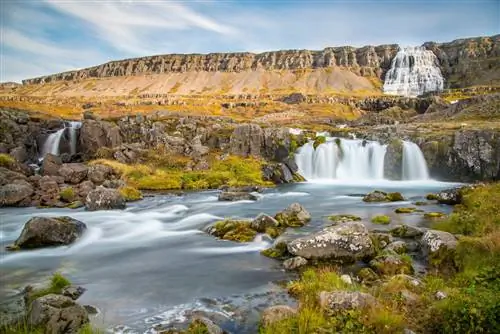 Водопад Диньянди в Вестфьордах Исландии