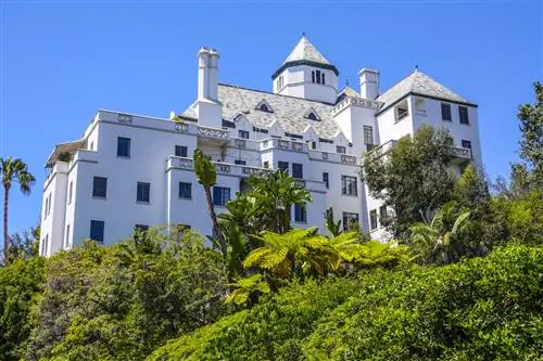 Внешний вид белого Chateau Marmont