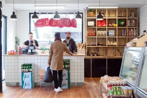Франческо Панелла любит покупать свежие местные нарезки в магазине Meat Hook в Вильямсбурге.