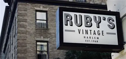 Ruby’s Vintage был назван в честь актрисы и активистки движения за гражданские права Руби Ди, которая выросла в Гарлеме.