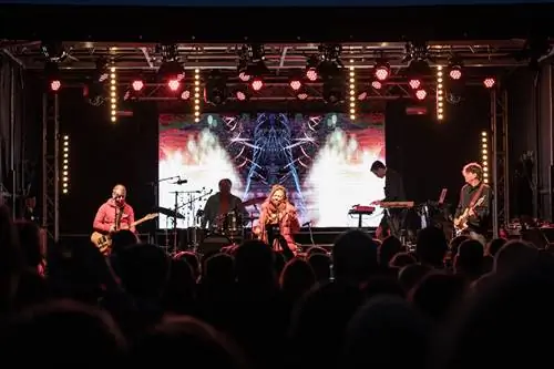 Мари Бойн была одной из хедлайнеров фестиваля Ijahis idja 2019 года и известна тем, что сочетает звуки джаза и рока с музыкой джойк.