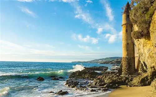 Легендарная Пиратская башня Виктория-Бич когда-то служила домом отставному военно-морскому капитану.