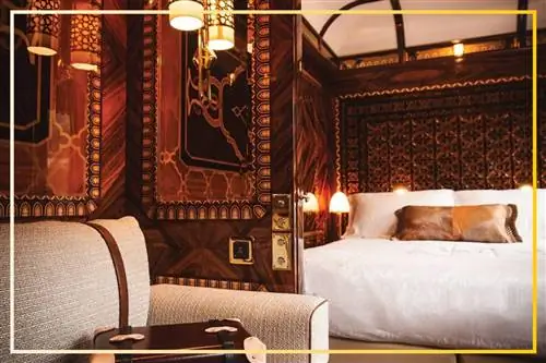 Гранд-сьюты на поезде Venice Simplon-Orient-Express имеют двуспальную кровать и собственный туалет.