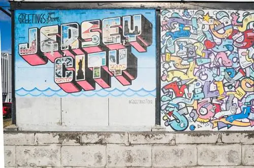 Джерси-Сити известен своим паблик-артом и фресками.