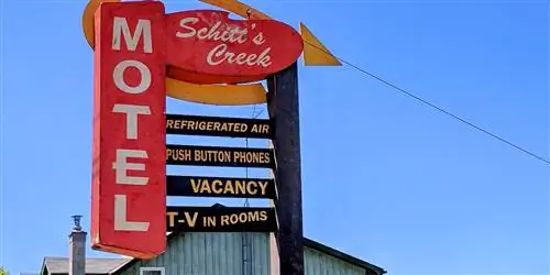 ОМГ! Вы можете посетить «Schitt’s Creek» в реальной жизни