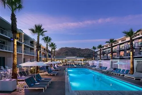 В курортном отеле Mountain Shadows Scottsdale гости могут пообщаться под звездами на коктейльных приемах, посвященных астрологии. В курортном отеле Mountain Shadows Scottsdale гости могут пообщаться под звездами на коктейльных приемах, посвященных астрологии.