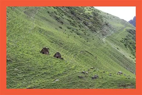 Хатеби (святыни) возле Бочорны.