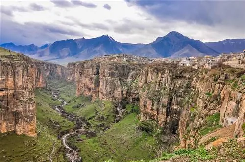 MT Sobek принимает группы из 6-14 путешественников через Иракский Курдистан.