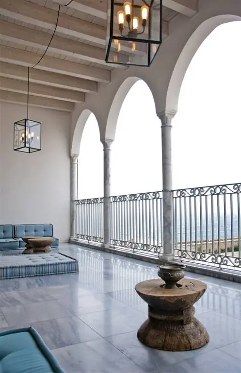 С террасы отеля Efendi открывается вид на Средиземное море.