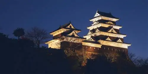 Некоторые из древних замков Японии открываются для ночлега