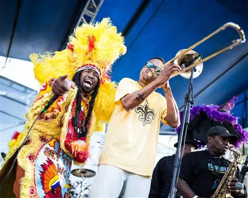 Музыкальное выступление на фестивале Французского квартала в 2016 г.