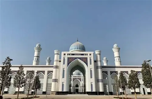 Недавно построенная Центральная мечеть Душанбе в столице Таджикистана Душанбе является самой большой мечетью в Центральной Азии.