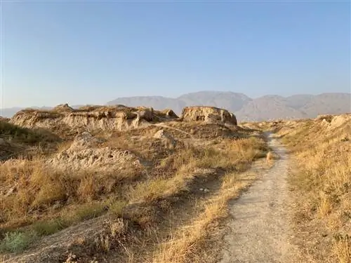 Лучшее время для посещения Таджикистана - лето с июня по сентябрь, когда горные перевалы свободны от снежного мусора.