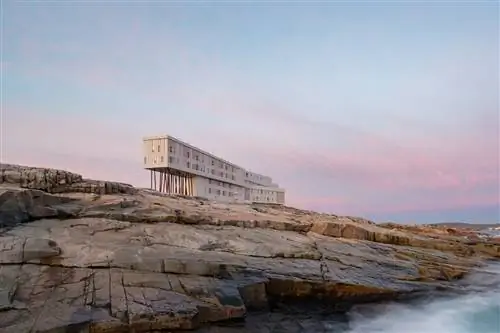 Fogo Island Inn является фаворитом любителей дизайна благодаря своей современной архитектуре.