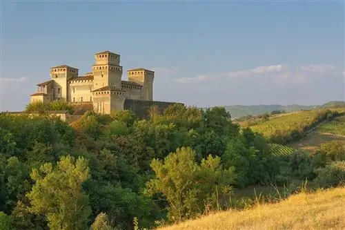 Castello di Torrechiara расположен примерно в 30 минутах езды на машине от северного итальянского города Парма.