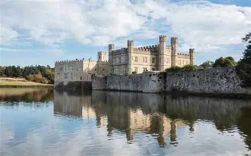 Замок Лидс в графстве Кент, Англия, обычно называют «самым красивым замком в мире».