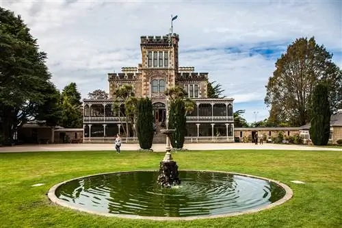 Замок Ларнак, расположенный на Южном острове недалеко от города Данидин, является единственным замком Новой Зеландии.
