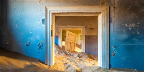 15 красивых заброшенных мест по всему миру