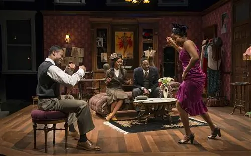 Посмотрите на местные таланты в действии в Court Theatre, где каждый год проводится пять различных постановок.