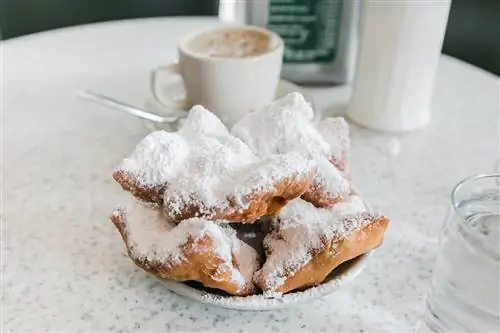 Представьте себе, как Миссисипи катится по течению, пока вы едите домашние бенье.