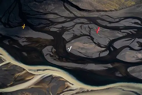 Около 93 процентов посетителей Исландии ссылаются на ее сырую природу как на причину своего визита, пишет McDonald.