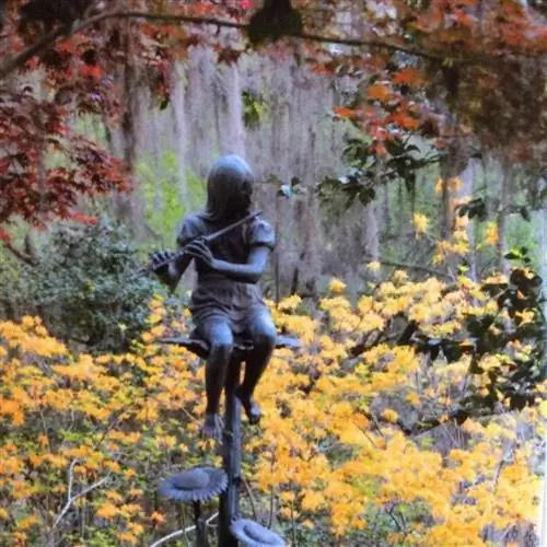 Более 2000 фигуративных скульптур усеивают сады Брукгрин.