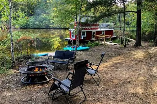 Вы найдете этот буксир на частном озере в Вирджинии.