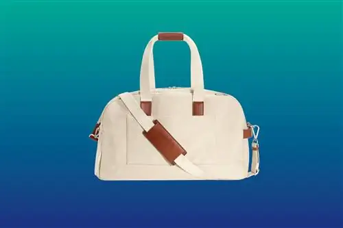Weekender выпускается в натуральном оттенке холста с коричневыми кожаными деталями, полностью черной версии, а также в оливково-зеленой спортивной сумке с черными кожаными вставками.