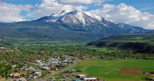 Найдите тихое летнее убежище в Карбондейле, штат Колорадо