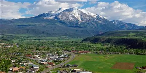 Найдите тихое летнее убежище в Карбондейле, штат Колорадо