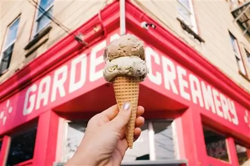 Garden Creamery в Сан-Франциско предлагает широкий выбор молочных и немолочных вкусов мороженого.