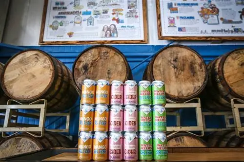 Вы захотите заказать Beach Blonde Ale в 3 Daughters Brewing.