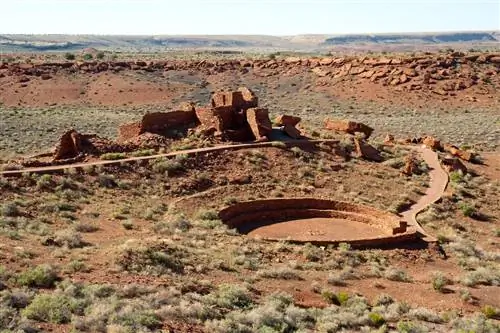 Wupatki Pueblo является одним из крупнейших на плато Колорадо и состоит из более чем 100 комнат и площадки для игры в мяч.