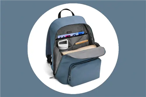 Рюкзак Front Zip подходит для ноутбуков с диагональю до 15 дюймов и доступен в черном, прибрежном и темно-синем цветах.