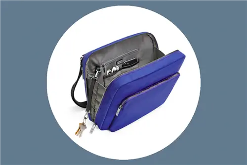 Сумка Messenger Bag подходит для компьютеров с диагональю экрана до 13 дюймов и поставляется в черном и кобальтовом цветах.