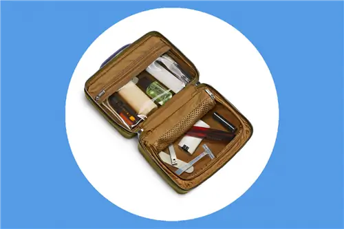 Небольшая косметичка идеальна для коротких поездок.