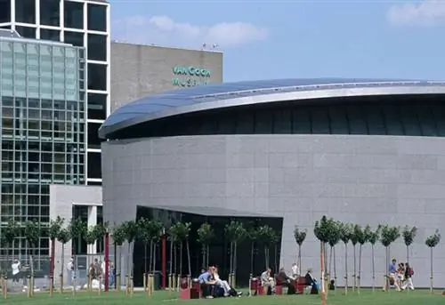 Museums Plein, новая часть музея Ван Гога, Амстердам, Нидерланды Museums Plein, новая часть музея Ван Гога, Амстердам, Нидерланды
