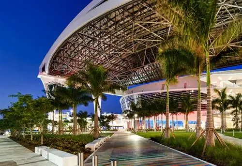Главный вход в новый Marlins Park