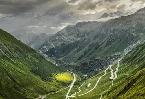 Швейцария. стать естественным. Перевал Фурка (2271 м) в кантоне Вале. Швейцария. Ганц Натюрлих. Перевал Фурка (2271 м) в Кантоне Уоллис. Швейцария. tout naturellement. Коль-де-Фурка (2271 м) в кантоне Вале. Авторские права предоставлены: Switzerland Tourism - By Line: swiss-image.ch / Маркус Бюлер