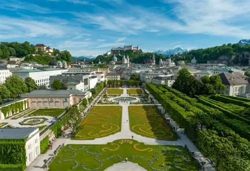 Sehenswürdigkeiten Salzburg, Blick über den Mirabellgarten auf die Salzburger Altstatdt