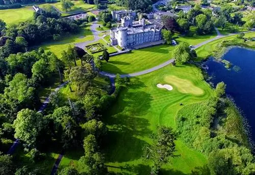 Ирландия, отель-замок, скалы Мохер, мечтательные пейзажи Беррена в графстве Клэр, замок Дромоленд 1830-х годов, элегантное 18-луночное поле для гольфа в парке, программа соколиной охоты, стрельба по мишеням, живая музыка, традиционная ирландская музыка