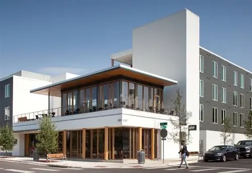 скромный, бутик-отель, стильный, доступный, Остин, штат Техас, сувенирный магазин на территории, хипстер, мебель в скандинавском стиле, необычный, бар у бассейна