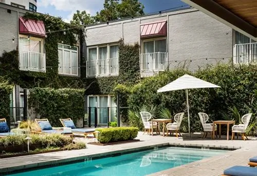 Семейный особняк в стиле греческого возрождения, отель «Элла», Остин, Техас, Нейман Маркус Стэнли Маркус отремонтировал интерьеры в 1925 году, сдержанный декор, местный ресторан и коллекция произведений искусства, оригинальные фотографии Анселя Адамса.