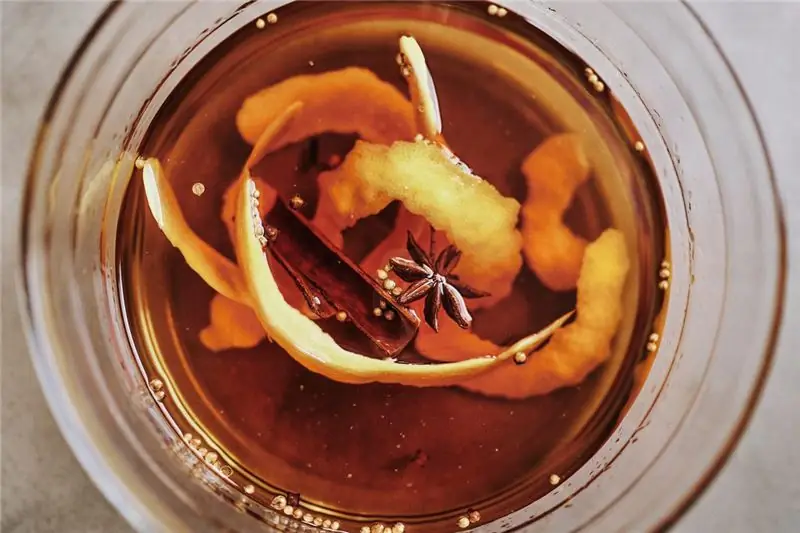 Если дать специям и цедре цитрусовых настояться, весь напиток станет очень ароматным