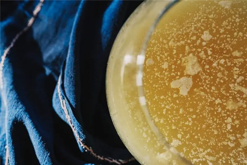 Свернувшаяся смесь выглядит не очень, но придерживайтесь ее