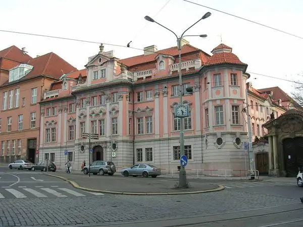 Faustův Dům (Дом Фауста)
