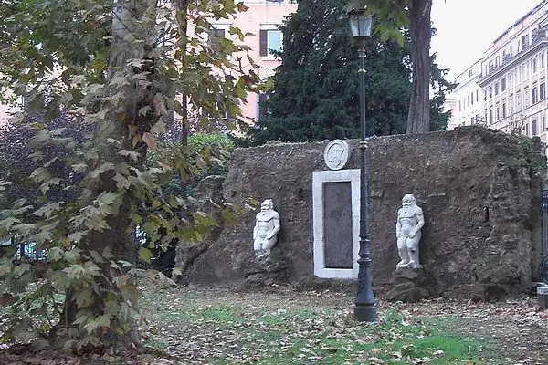 Porta Alchemica: Таинственный портал Рима