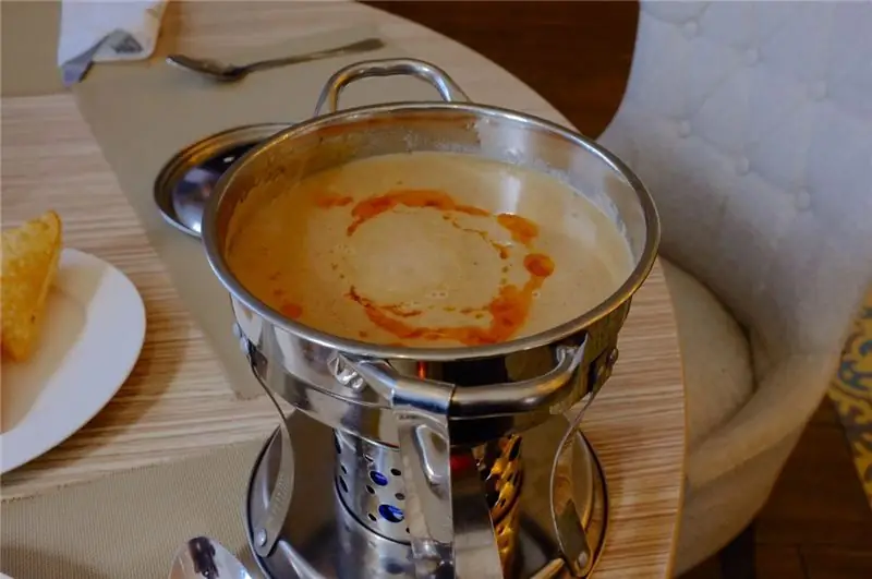 Подливка и соус для кораблей с макаронами представляет собой сложную смесь сытных, насыщенных вкусов и специй