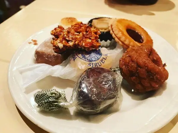В этом кафе подают деликатесы, приготовленные монахами и монахинями