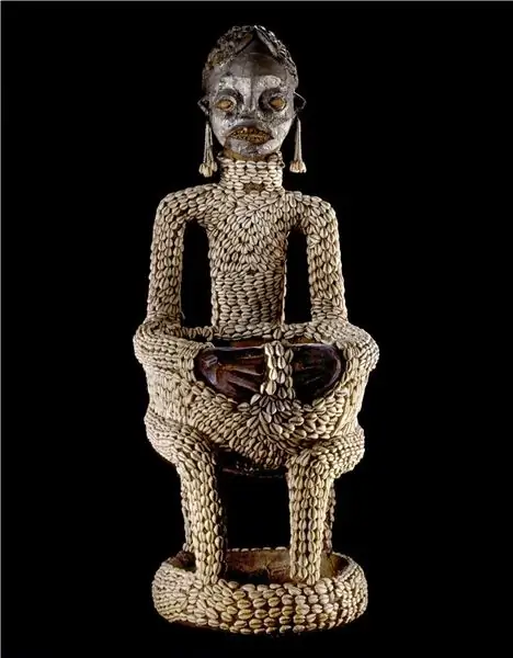 Статуя Нгоннсо, единственное известное ее изображение, была вывезена из Камеруна Куртом Павлом, немецким колониальным командиром, в 1902 году